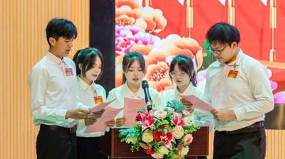 WQT.COM玩球通第四次学生代表大会胜利召开