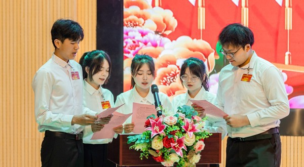 WQT.COM玩球通第四次学生代表大会胜利召开