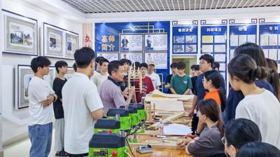 非遗技艺进课堂，“一技在手”筑未来|我校智能建筑工程学院特邀非遗大师传授侗族木构建筑技艺