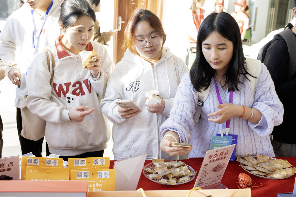 参赛选手体验健康产品（吕诗琴） (3)